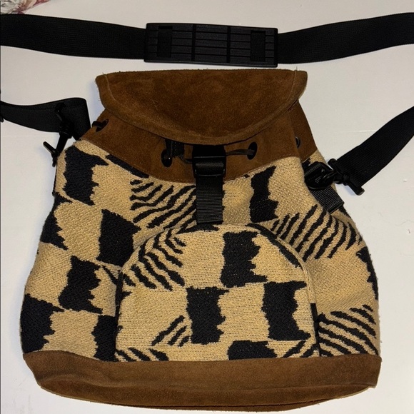 EASTERN MOUNTAIN SPORTS BACK PACK
BROWN SUEDE WITH TAN AND BLACK THICK CLOTH - Picture 1 of 16